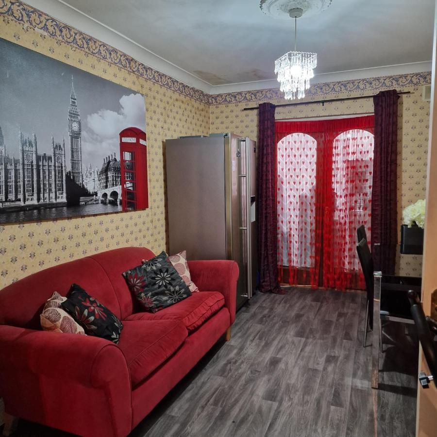 Females Only - Private Bedrooms In Dublin ลูกัน ภายนอก รูปภาพ