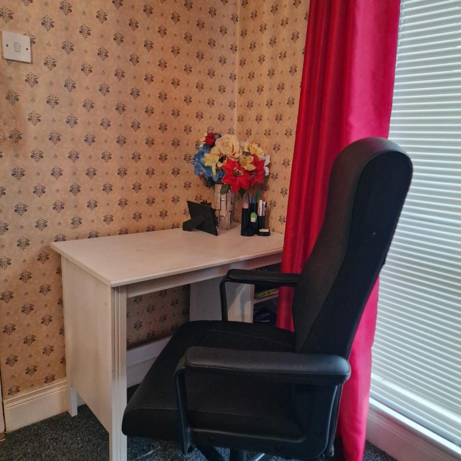 Females Only - Private Bedrooms In Dublin ลูกัน ภายนอก รูปภาพ