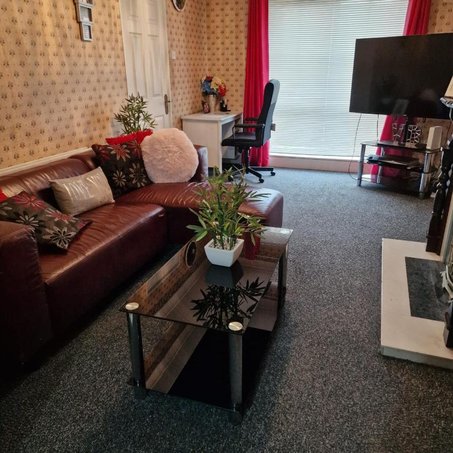 Females Only - Private Bedrooms In Dublin ลูกัน ภายนอก รูปภาพ