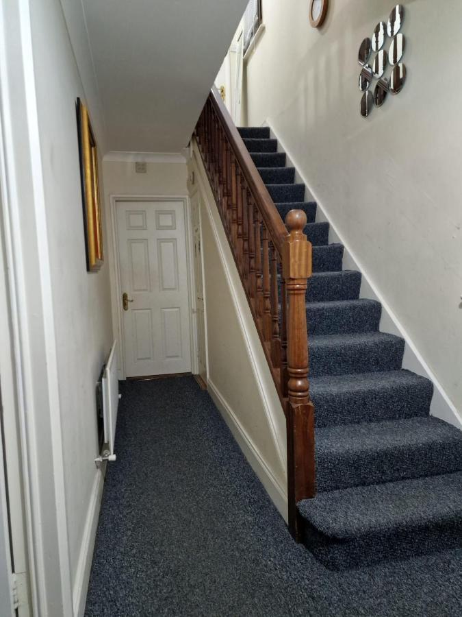 Females Only - Private Bedrooms In Dublin ลูกัน ภายนอก รูปภาพ