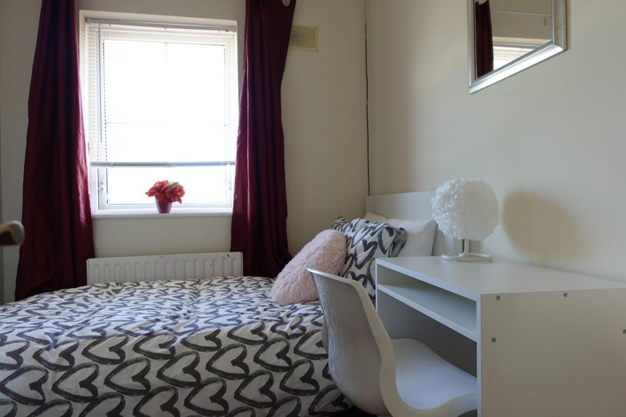 Females Only - Private Bedrooms In Dublin ลูกัน ภายนอก รูปภาพ